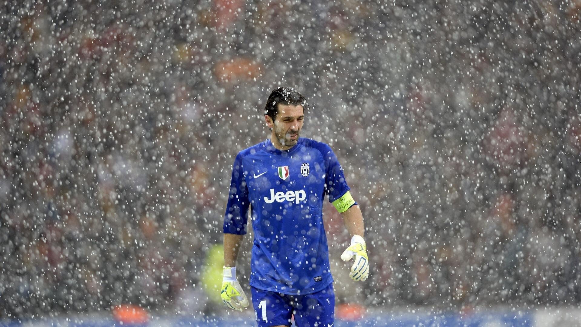 斯特林冬窗前恐遭边缘化 夏窗留队后训练前景蒙阴影